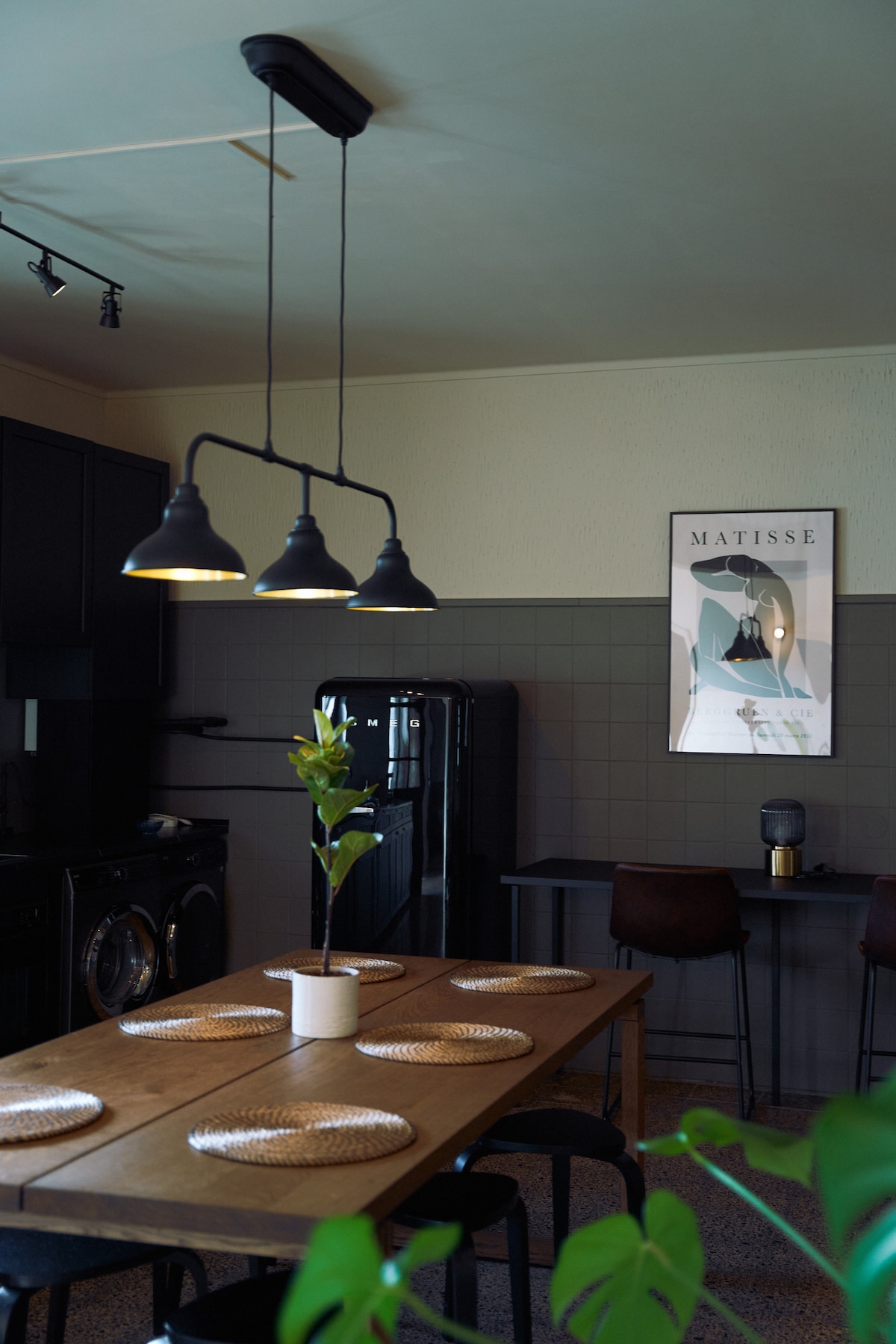 Full kitchen 2