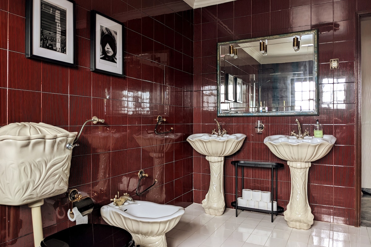 Upstairs bathroom