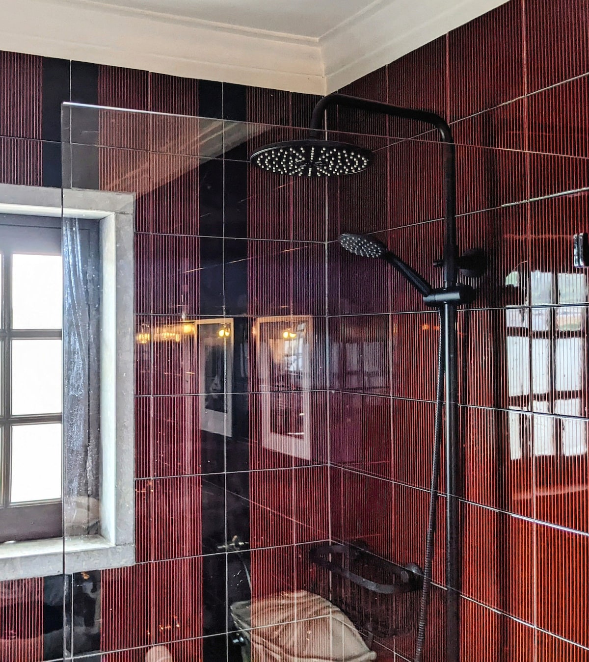 Full bathroom 1
