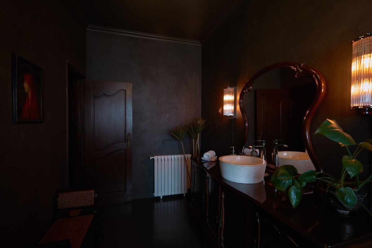 Full bathroom 2