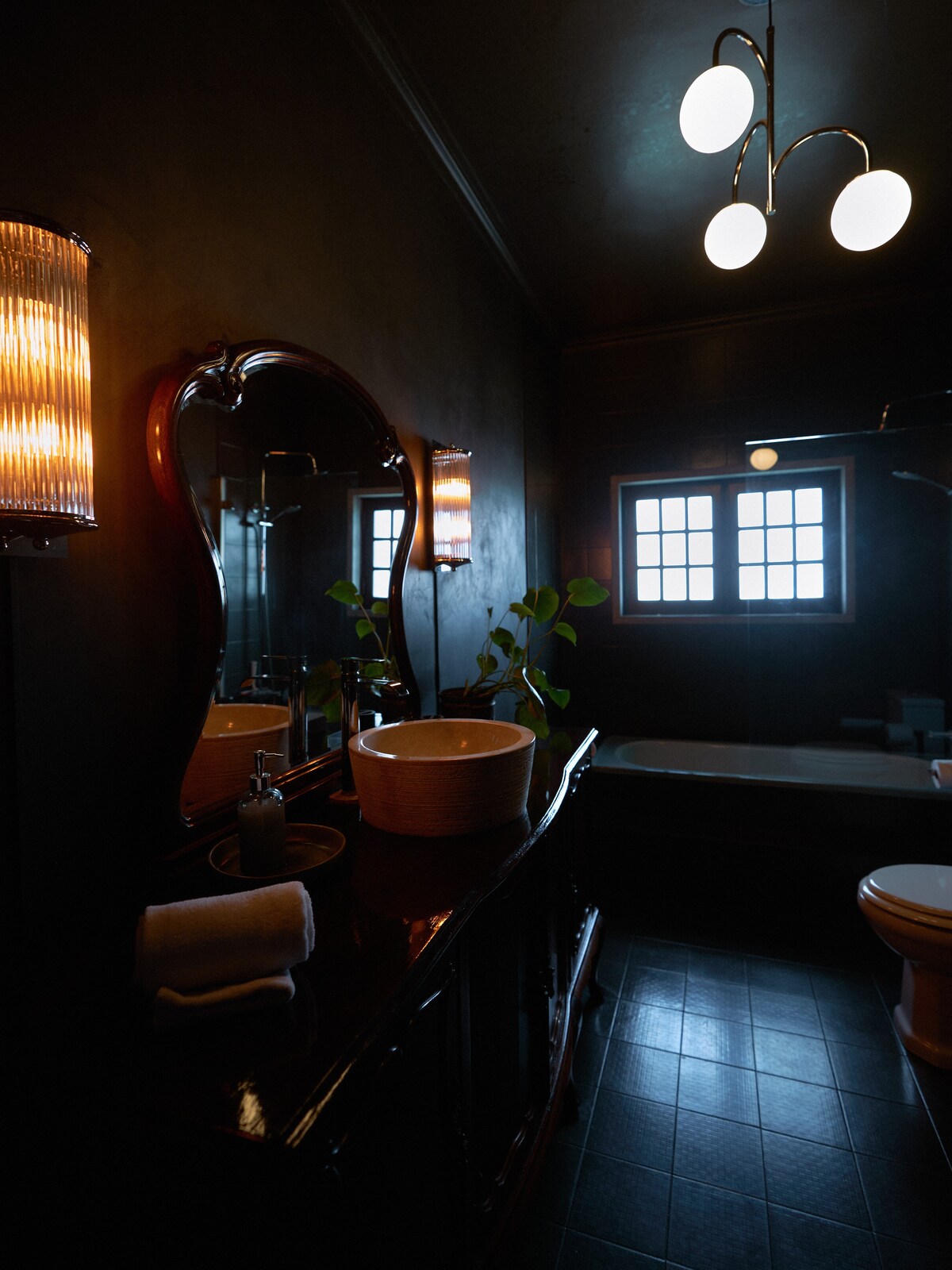 Full bathroom 2