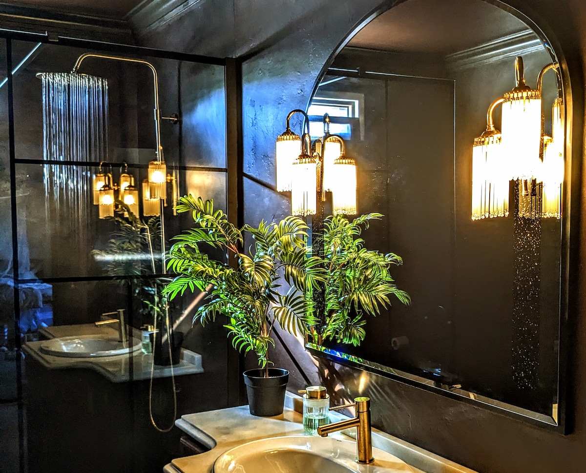 Full bathroom 3