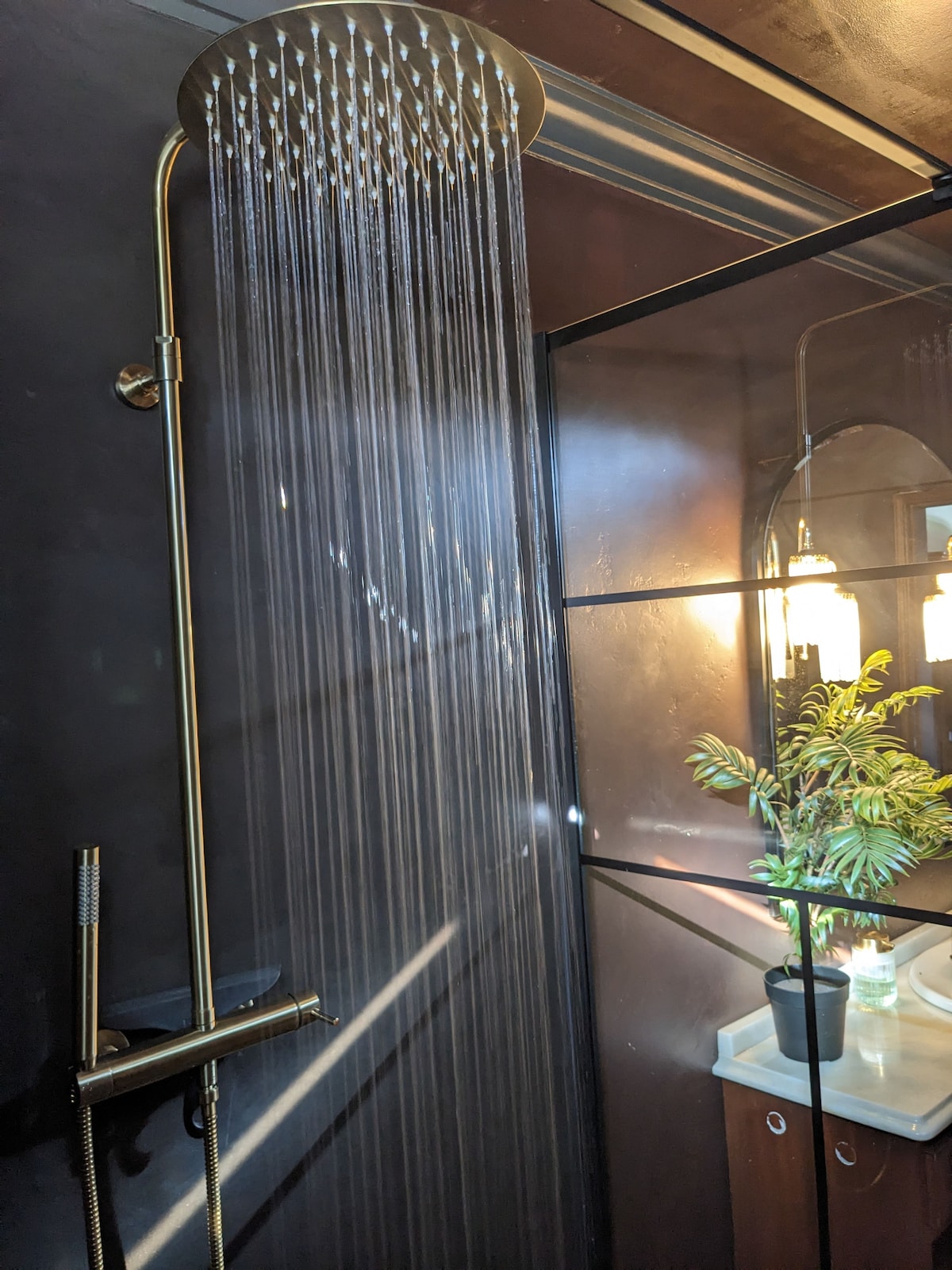 Full bathroom 3