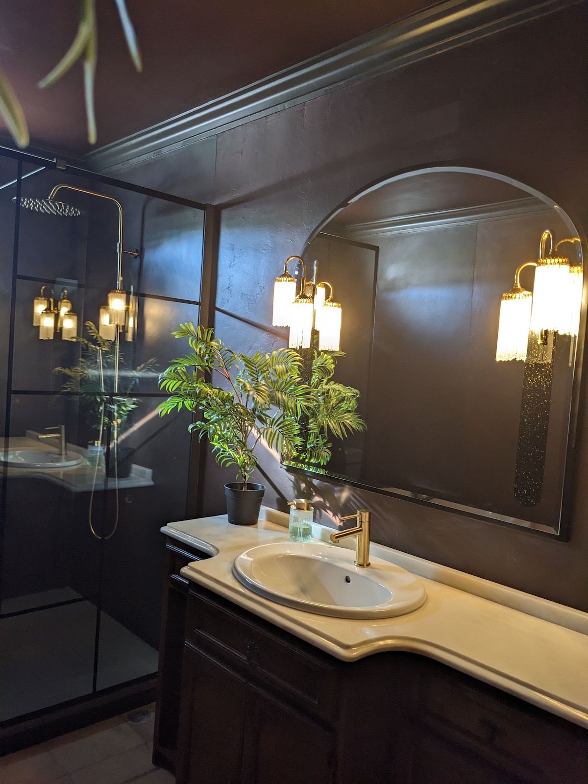 Full bathroom 3